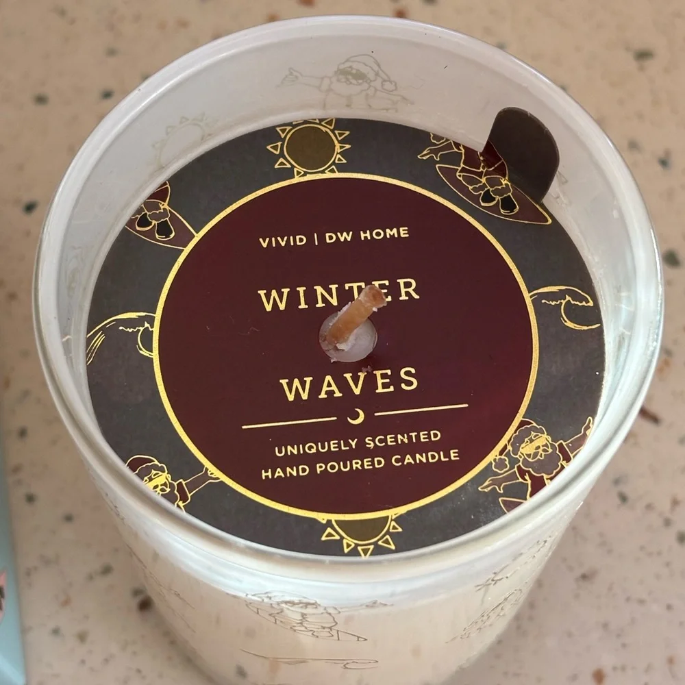 DW Home Winter Waves Candle Surfing‎ Santa Hand Poured Holiday Candle